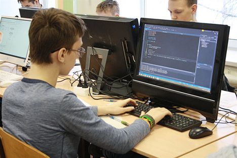 Школьники РФ с 2022 года смогут бесплатно научиться программированию