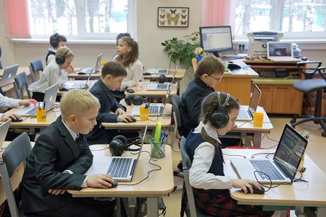 В РФ планируют создание «белого» интернета для школьников и подготовку учителей будущего поколения